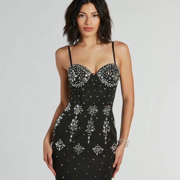 Elegant Black Embellished Dress - Picture 1 of 4